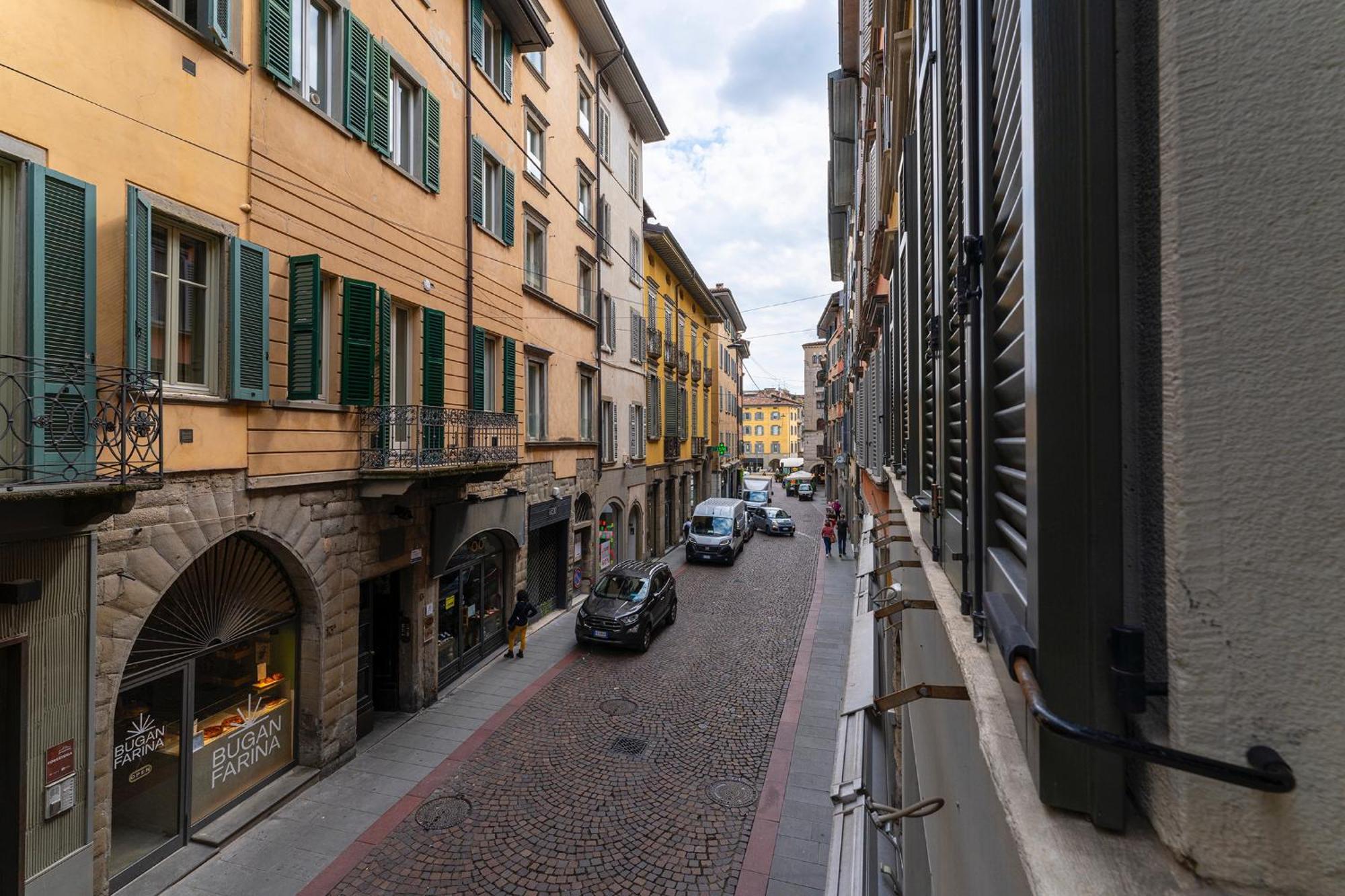 Magic Place Bergamo! Classy Apartment In The Heart Of The City المظهر الخارجي الصورة
